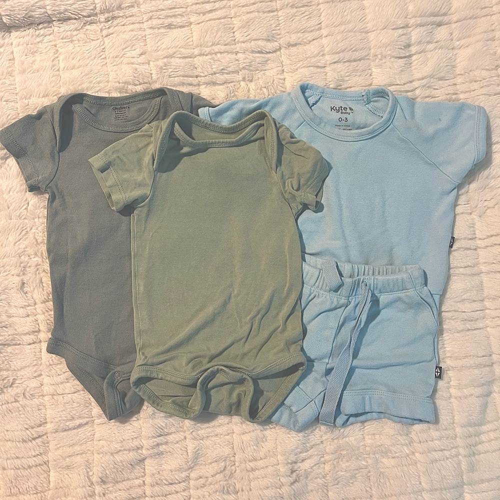 KYTE BABY | Set of Three | 2 Onesies and 1 set shirt/shorts